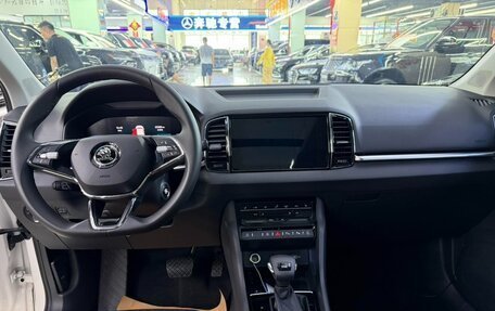 Skoda Karoq I, 2022 год, 1 610 000 рублей, 9 фотография