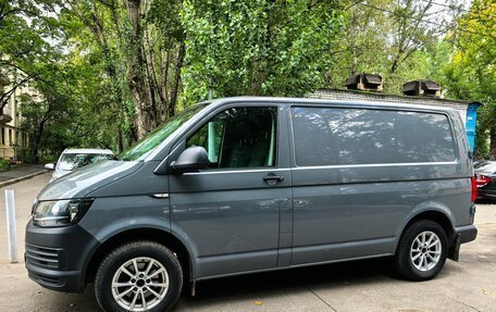 Volkswagen Transporter T6 рестайлинг, 2019 год, 2 500 000 рублей, 3 фотография