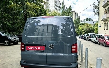 Volkswagen Transporter T6 рестайлинг, 2019 год, 2 500 000 рублей, 4 фотография