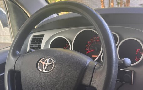 Toyota Sequoia II рестайлинг, 2009 год, 3 070 000 рублей, 10 фотография