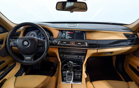 BMW 7 серия, 2014 год, 2 350 000 рублей, 18 фотография