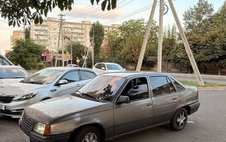 Opel Kadett E рестайлинг, 1988 год, 60 000 рублей, 3 фотография
