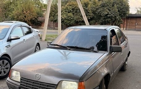Opel Kadett E рестайлинг, 1988 год, 60 000 рублей, 2 фотография