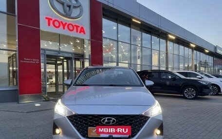 Hyundai Solaris II рестайлинг, 2022 год, 1 904 000 рублей, 2 фотография