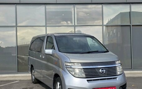 Nissan Elgrand III, 2002 год, 590 000 рублей, 2 фотография