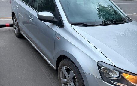Volkswagen Polo VI (EU Market), 2012 год, 800 000 рублей, 2 фотография