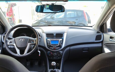 Hyundai Solaris II рестайлинг, 2011 год, 700 000 рублей, 8 фотография