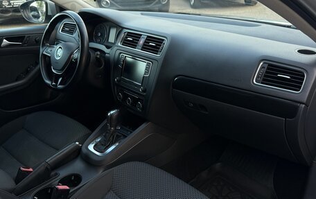 Volkswagen Jetta VI, 2011 год, 1 085 000 рублей, 12 фотография