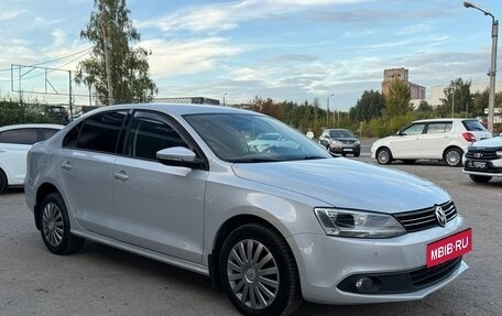 Volkswagen Jetta VI, 2011 год, 1 085 000 рублей, 4 фотография