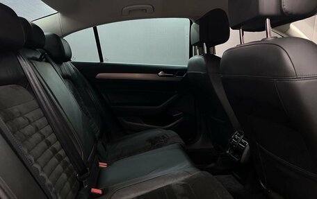 Volkswagen Passat B8 рестайлинг, 2017 год, 1 889 900 рублей, 16 фотография