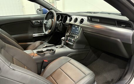 Ford Mustang VI рестайлинг, 2019 год, 2 390 000 рублей, 19 фотография
