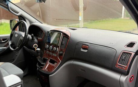 Hyundai H-1 II рестайлинг, 2008 год, 750 000 рублей, 12 фотография