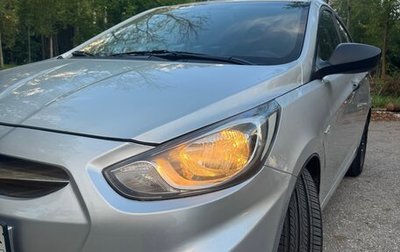 Hyundai Solaris II рестайлинг, 2011 год, 730 000 рублей, 1 фотография