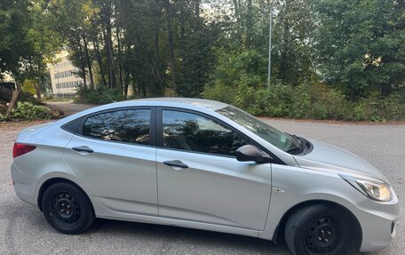 Hyundai Solaris II рестайлинг, 2011 год, 730 000 рублей, 5 фотография