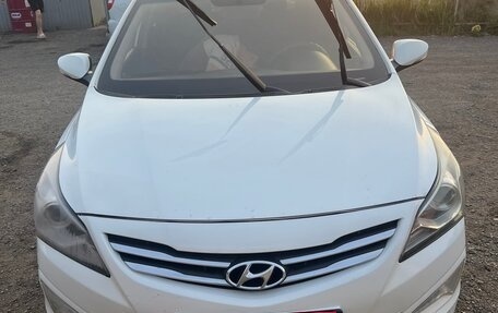 Hyundai Solaris II рестайлинг, 2015 год, 500 000 рублей, 1 фотография