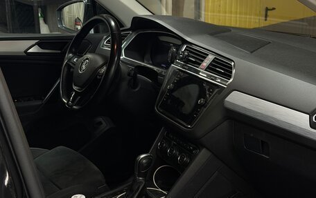 Volkswagen Tiguan II, 2018 год, 1 950 000 рублей, 3 фотография