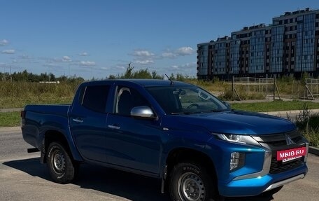 Mitsubishi L200 IV рестайлинг, 2019 год, 1 949 000 рублей, 2 фотография