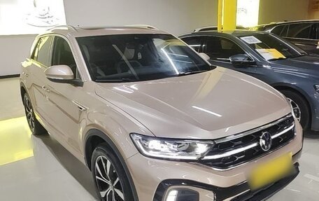 Volkswagen T-Roc I, 2022 год, 2 000 000 рублей, 3 фотография