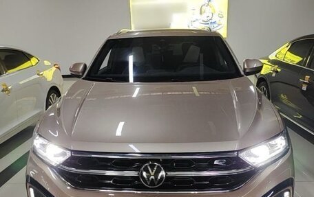 Volkswagen T-Roc I, 2022 год, 2 000 000 рублей, 2 фотография