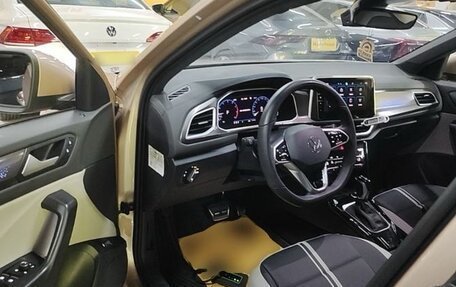 Volkswagen T-Roc I, 2022 год, 2 000 000 рублей, 17 фотография