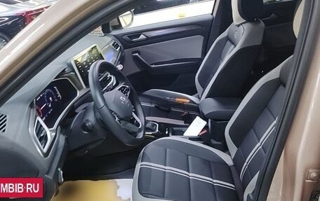 Volkswagen T-Roc I, 2022 год, 2 000 000 рублей, 16 фотография