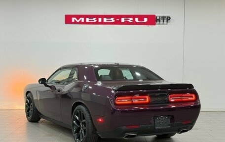 Dodge Challenger III рестайлинг 2, 2020 год, 2 990 000 рублей, 6 фотография