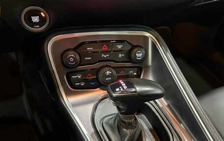 Dodge Challenger III рестайлинг 2, 2020 год, 2 990 000 рублей, 15 фотография