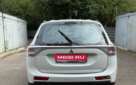 Mitsubishi Outlander III рестайлинг 3, 2013 год, 1 000 000 рублей, 4 фотография