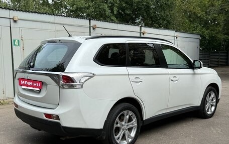 Mitsubishi Outlander III рестайлинг 3, 2013 год, 1 000 000 рублей, 5 фотография