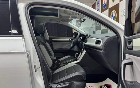 Volkswagen T-Roc I, 2023 год, 2 185 000 рублей, 10 фотография