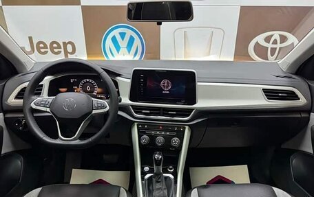 Volkswagen T-Roc I, 2023 год, 2 185 000 рублей, 9 фотография