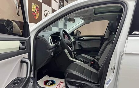 Volkswagen T-Roc I, 2023 год, 2 185 000 рублей, 7 фотография
