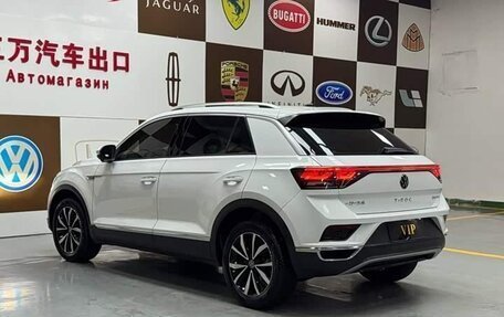 Volkswagen T-Roc I, 2023 год, 2 185 000 рублей, 4 фотография