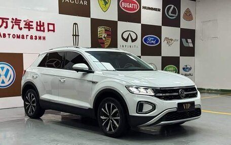 Volkswagen T-Roc I, 2023 год, 2 185 000 рублей, 3 фотография