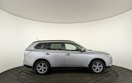 Mitsubishi Outlander III рестайлинг 3, 2014 год, 2 400 000 рублей, 4 фотография