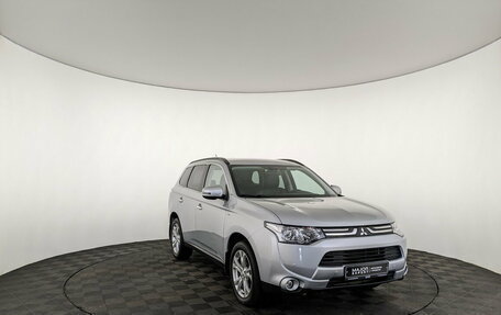 Mitsubishi Outlander III рестайлинг 3, 2014 год, 2 400 000 рублей, 3 фотография