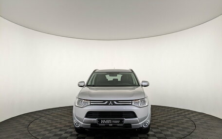 Mitsubishi Outlander III рестайлинг 3, 2014 год, 2 400 000 рублей, 2 фотография