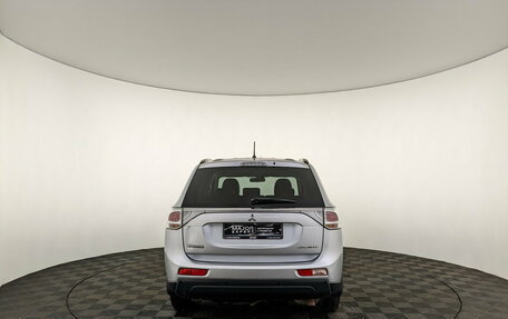 Mitsubishi Outlander III рестайлинг 3, 2014 год, 2 400 000 рублей, 6 фотография