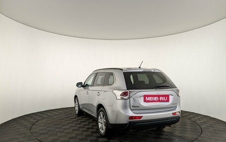 Mitsubishi Outlander III рестайлинг 3, 2014 год, 2 400 000 рублей, 7 фотография