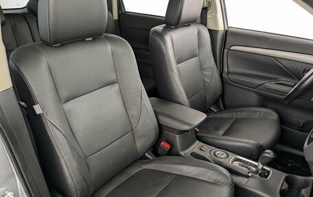 Mitsubishi Outlander III рестайлинг 3, 2014 год, 2 400 000 рублей, 24 фотография