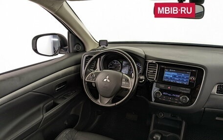 Mitsubishi Outlander III рестайлинг 3, 2014 год, 2 400 000 рублей, 26 фотография