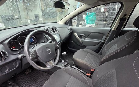 Renault Logan II, 2017 год, 899 000 рублей, 5 фотография
