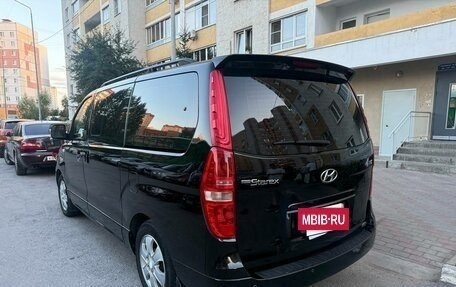 Hyundai Grand Starex Grand Starex I рестайлинг 2, 2013 год, 1 800 000 рублей, 3 фотография