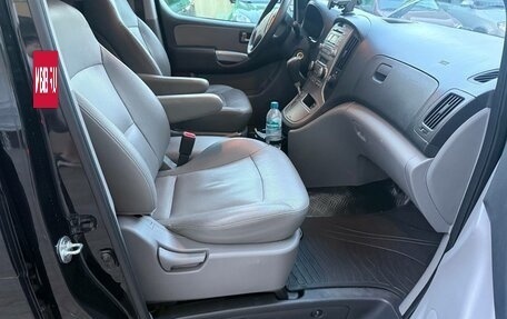 Hyundai Grand Starex Grand Starex I рестайлинг 2, 2013 год, 1 800 000 рублей, 17 фотография