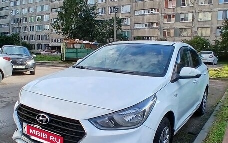 Hyundai Solaris II рестайлинг, 2017 год, 850 000 рублей, 2 фотография