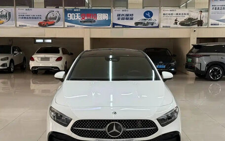 Mercedes-Benz A-Класс, 2022 год, 2 150 000 рублей, 2 фотография