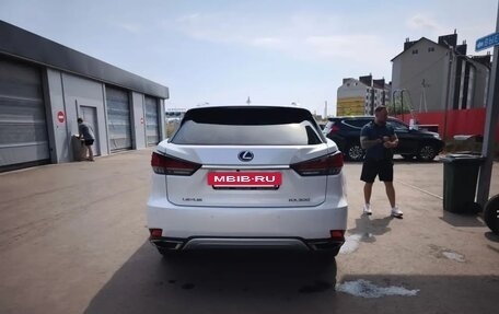 Lexus RX IV рестайлинг, 2020 год, 4 490 000 рублей, 6 фотография