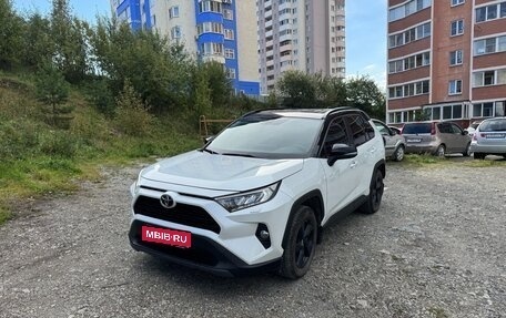 Toyota RAV4, 2020 год, 3 100 000 рублей, 1 фотография