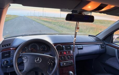 Mercedes-Benz E-Класс, 1999 год, 500 000 рублей, 4 фотография