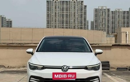 Volkswagen Golf VIII, 2022 год, 1 695 000 рублей, 2 фотография